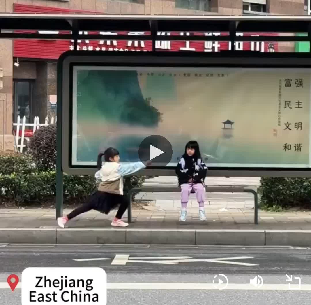 Eliana - A young girl practicing martial arts while waiting for the bussometi